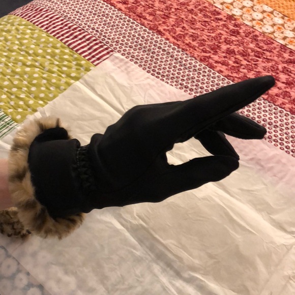 Gloves in black stretchy material with fur and leather trim, fleece lined - Picture 5 of 5